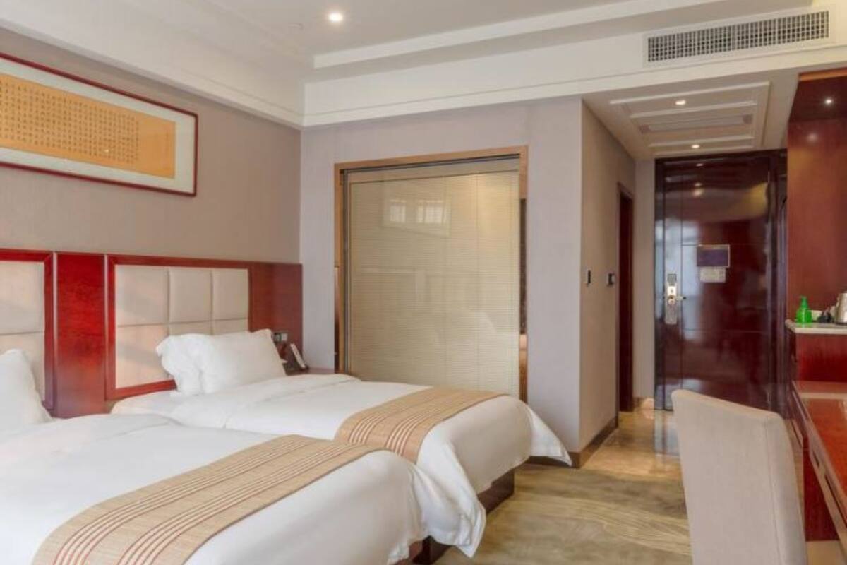 Kamar Twin Eksklusif | Meja kerja, tirai kedap cahaya, dan Wi-Fi gratis