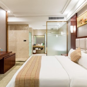 Business Suite | Desk, blackout drapes, free WiFi - Vyluk J Hotel Lucky City Lecong Foshan (Foshan)