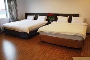 Family Suite | Desk, iron/ironing board - Stay Inn Hotel (Simpang Renggam)