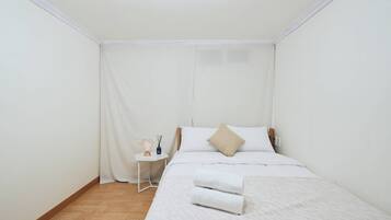 2 bedrooms, iron/ironing board, WiFi