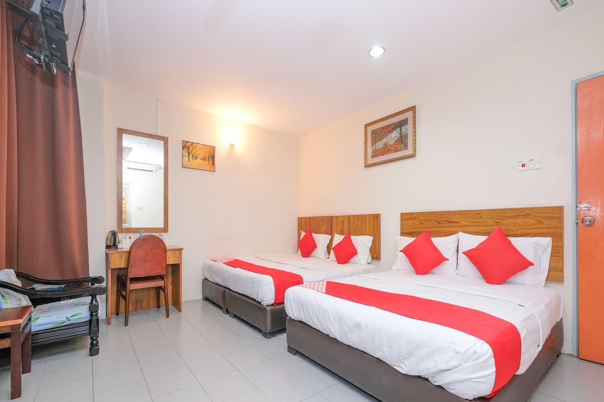 Family Suite | 1 bedroom, iron/ironing board, free WiFi, bed sheets