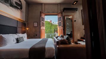 Ropa de cama de alta calidad y minibar con artĂculos gratuitos