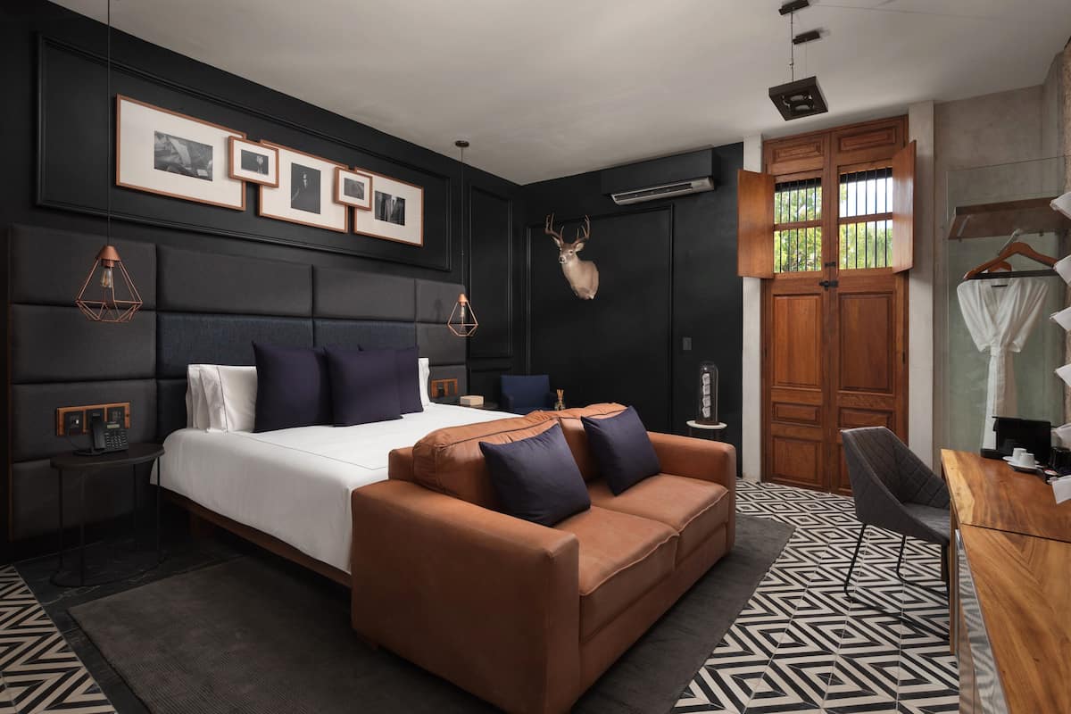 Premier studio suite | Luxe beddengoed, een gratis minibar, een kluis op de kamer