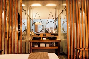Suite Panerai | Bathroom | Free toiletries, hair dryer, towels, soap - Diez Diez Collection (Mérida)