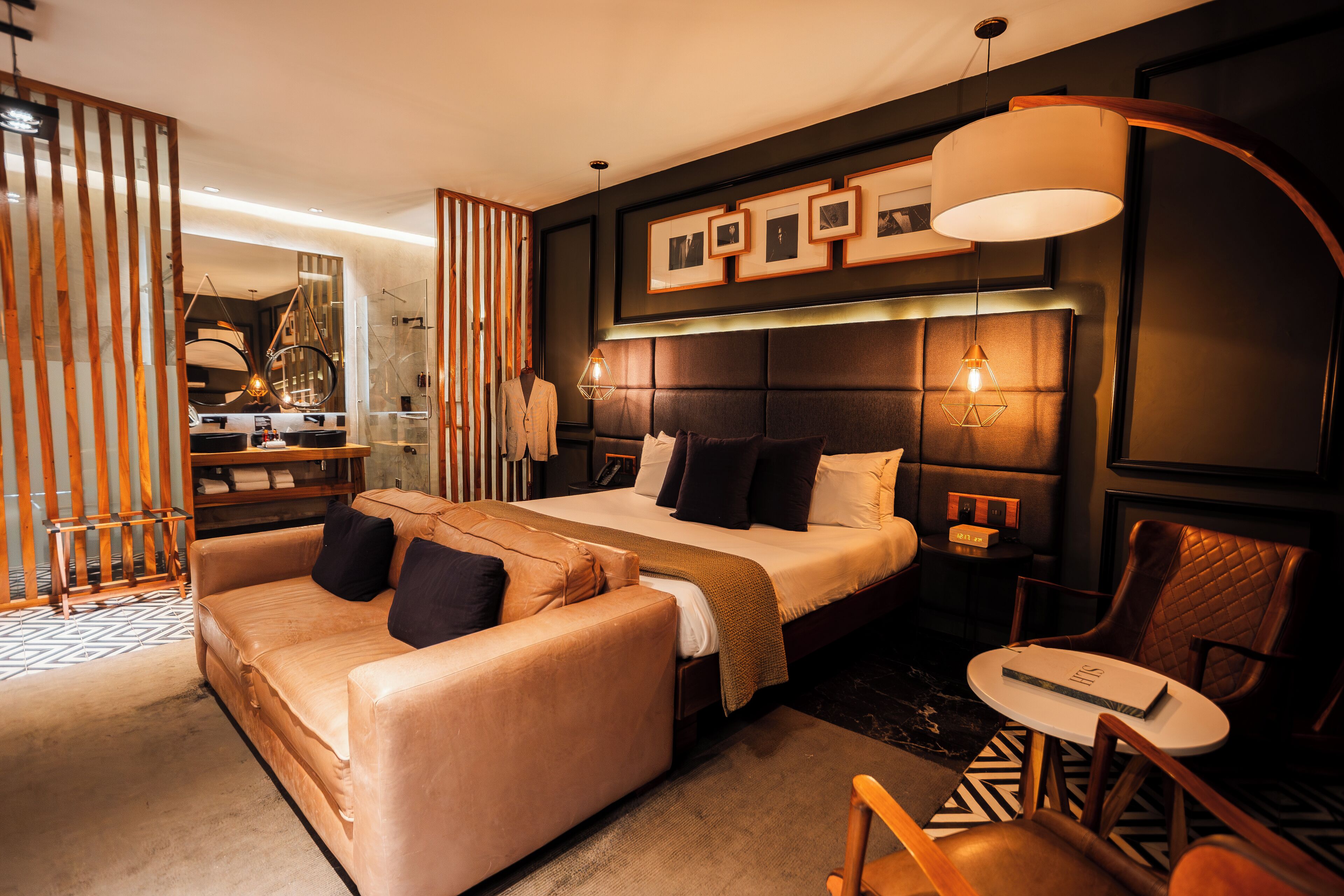 Suite Scabal | Premium-sengetøj, gratis minibar, pengeskab på værelset