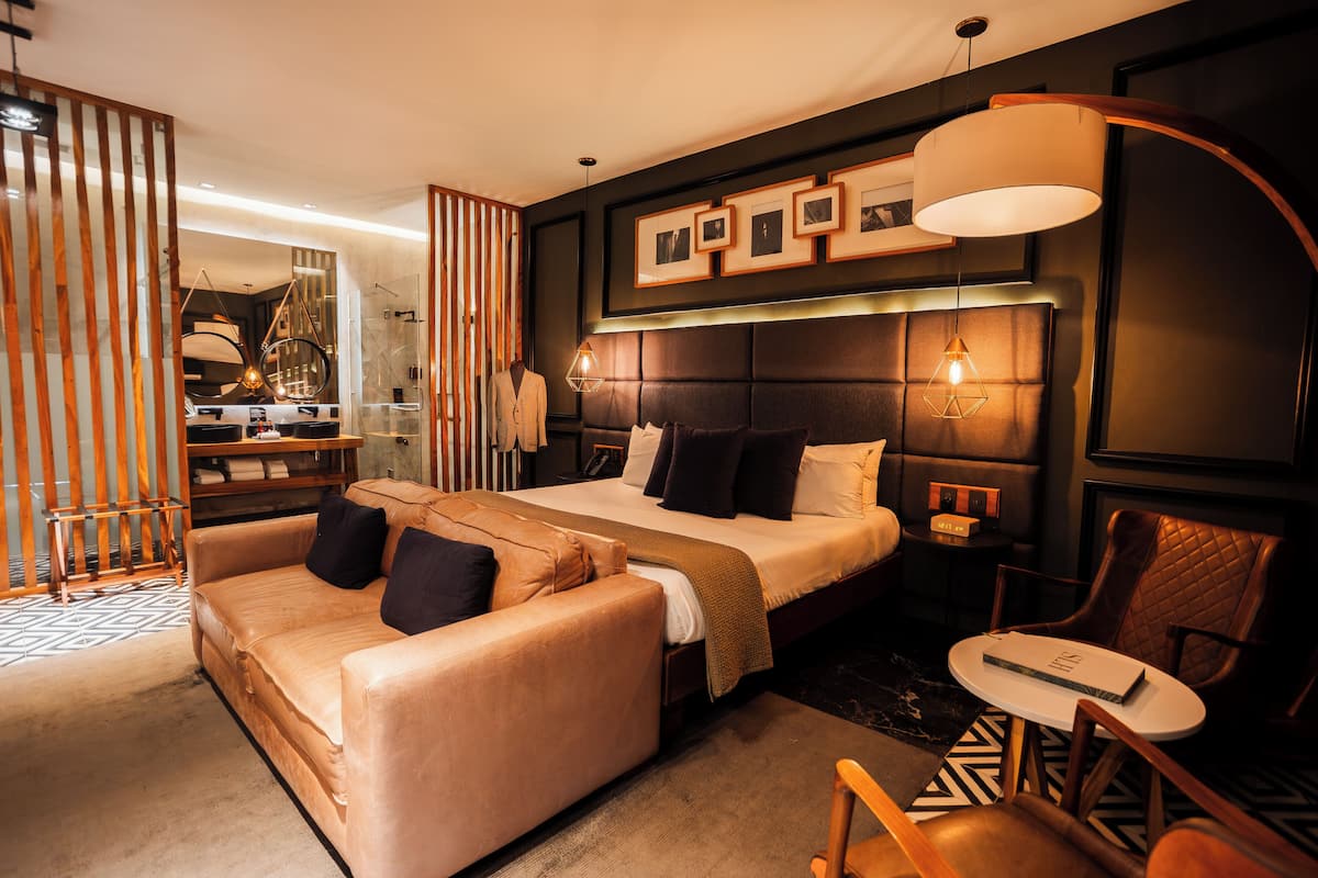 Suite Scabal | Premium-sengetøj, gratis minibar, pengeskab på værelset