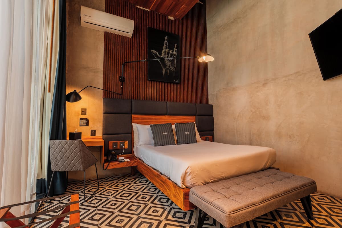 Estudio | Premium-sengetøj, gratis minibar, pengeskab på værelset