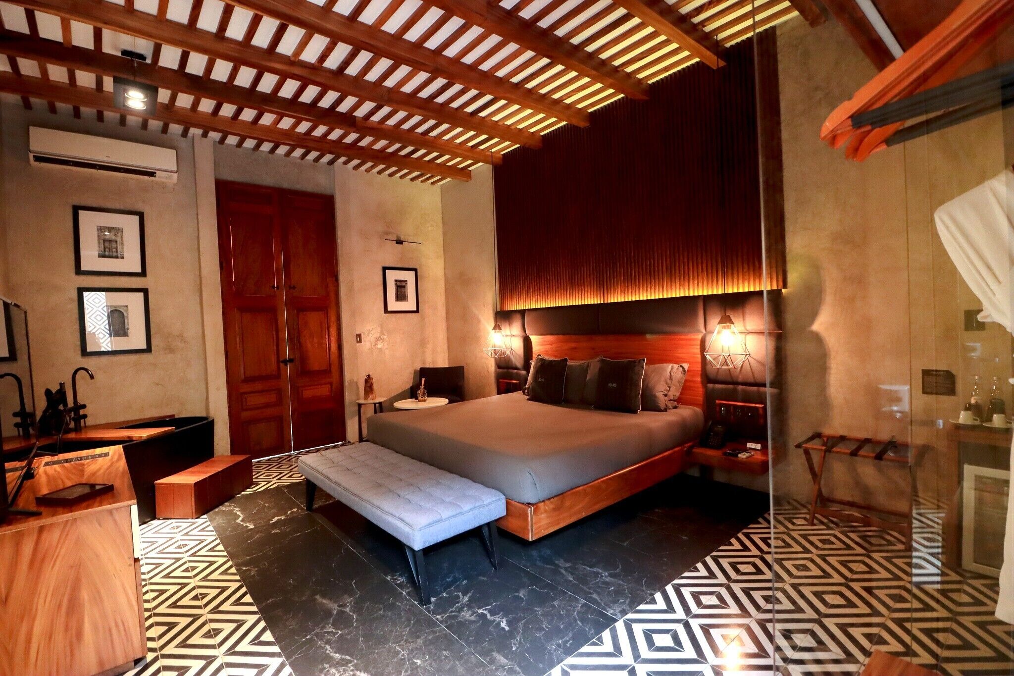 Deluxe | Premium bedding, free minibar, in-room safe, blackout curtains