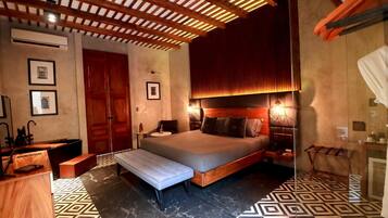 Deluxe | Premium bedding, free minibar, in-room safe, blackout curtains