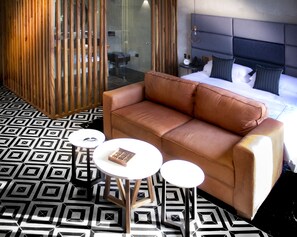 Estudi en suite prèmium | Roba de llit d'alta qualitat i minibar gratuït 