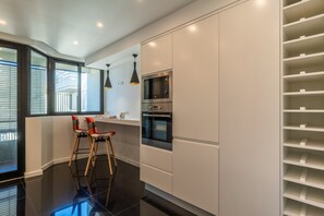 Refrigerador, microondas, horno y lavavajillas