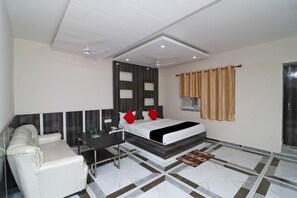 Living room - Capital O 40741 Rajwara Resorts (Gaya)