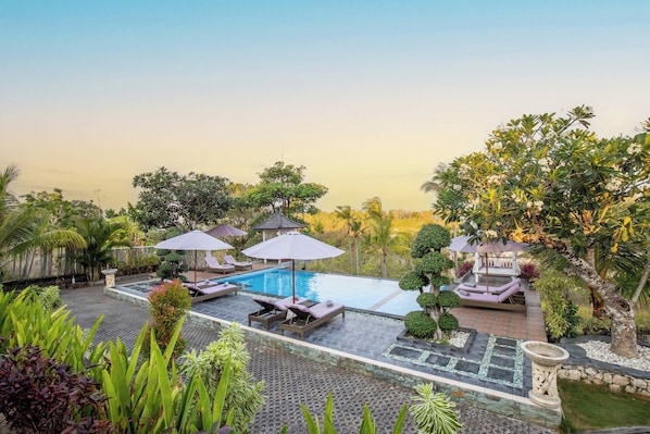 Outdoor pool, sun loungers