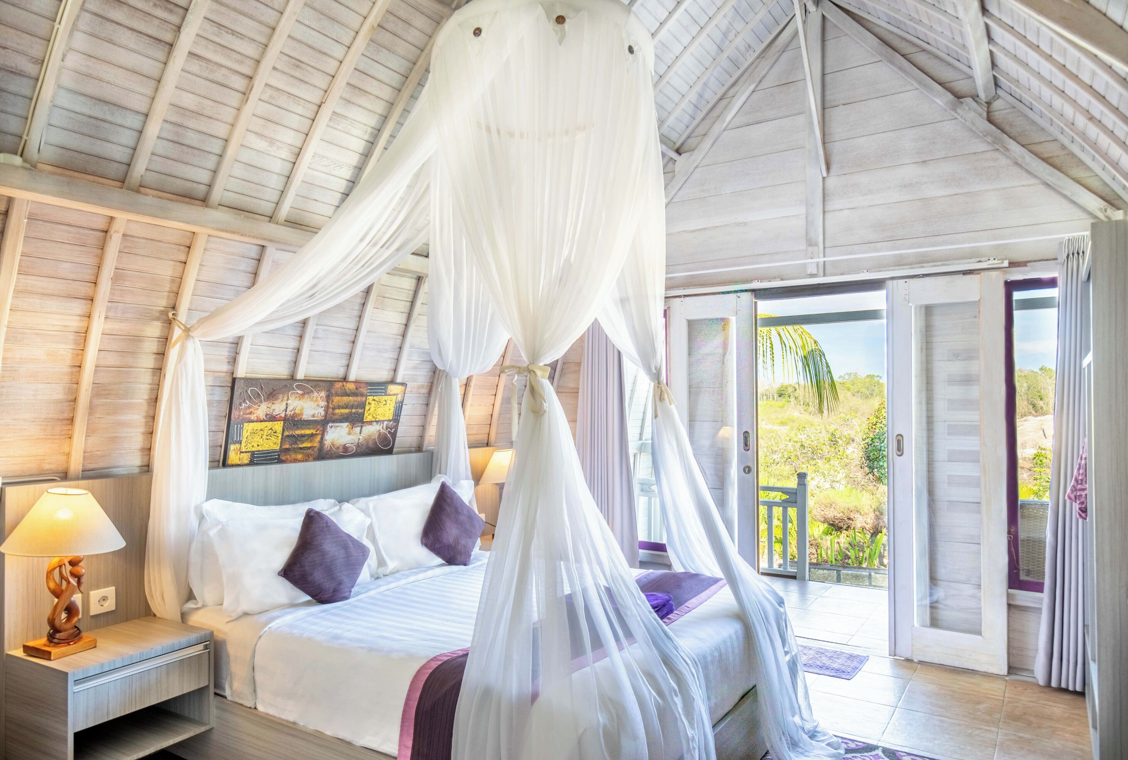 Kamar Double Deluks, pemandangan kebun | Minibar, brankas, meja kerja, dan kedap suara