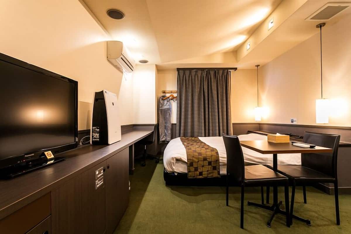 Minibar, desk, free WiFi, bed sheets