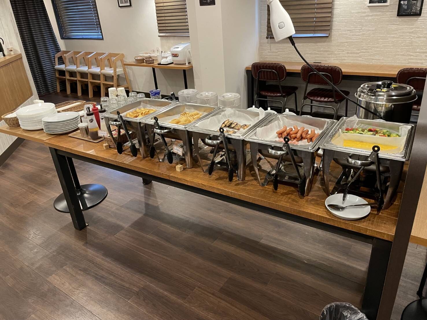 daily buffet breakfast (jpy 980 per person)