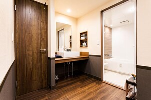 Minibar, desk, free WiFi, bed sheets