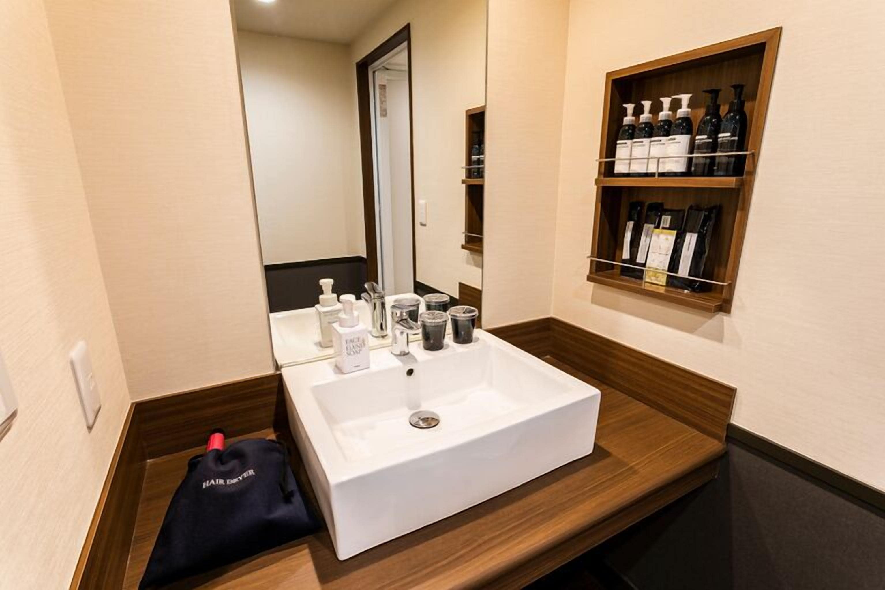 1 bedroom, minibar, desk, free wifi