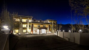 Front of property – evening/night - Hotel Sia Residency (Leh)