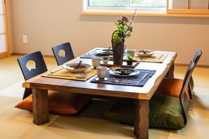 2 Bedrooms Townhouse A-1 | In-room dining