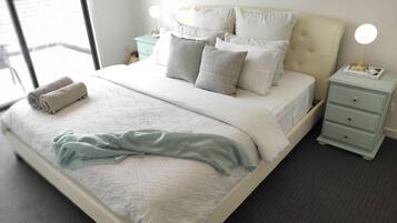 3 habitaciones, escritorio, wifi gratis y ropa de cama