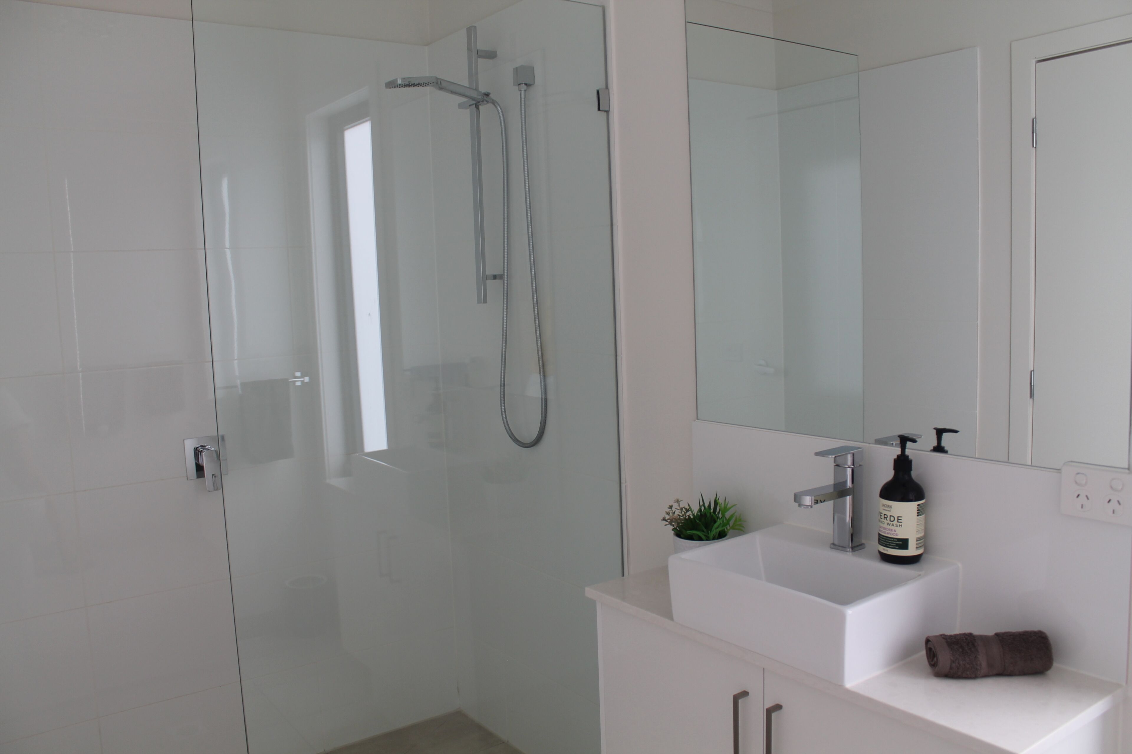 Combined shower/bathtub, hair dryer, bathrobes, towels