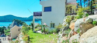 The sunset is a beautiful house. Quiet and independent.