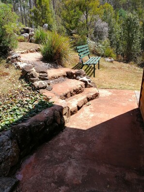 Property grounds - Minnow cabins, peaceful bush setting, cabin 2 (Lower Beulah)