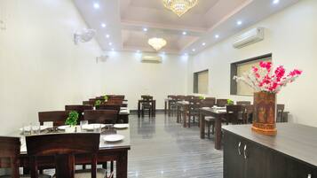 Frokostbuffé hver dag (INR 195 per person)