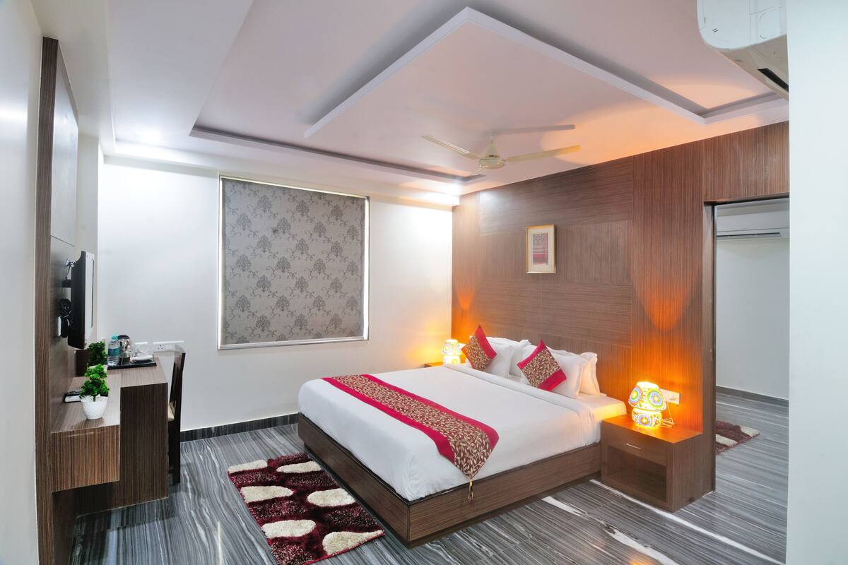 Deluxe Room | Egyptian cotton sheets, premium bedding, Select Comfort beds