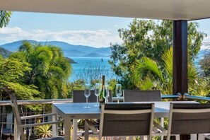 Deluxe Villa | Balcony - Cooinda Gardens 6 on Hamilton Island (Whitsundays)