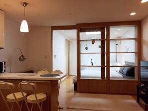 1 habitación, tabla de planchar con plancha y wifi 