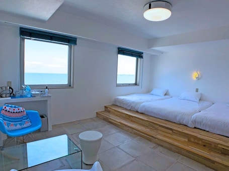 1 bedroom, free WiFi, bed sheets. OceanViewTrippleRoom / Yokosuka Kanagawa