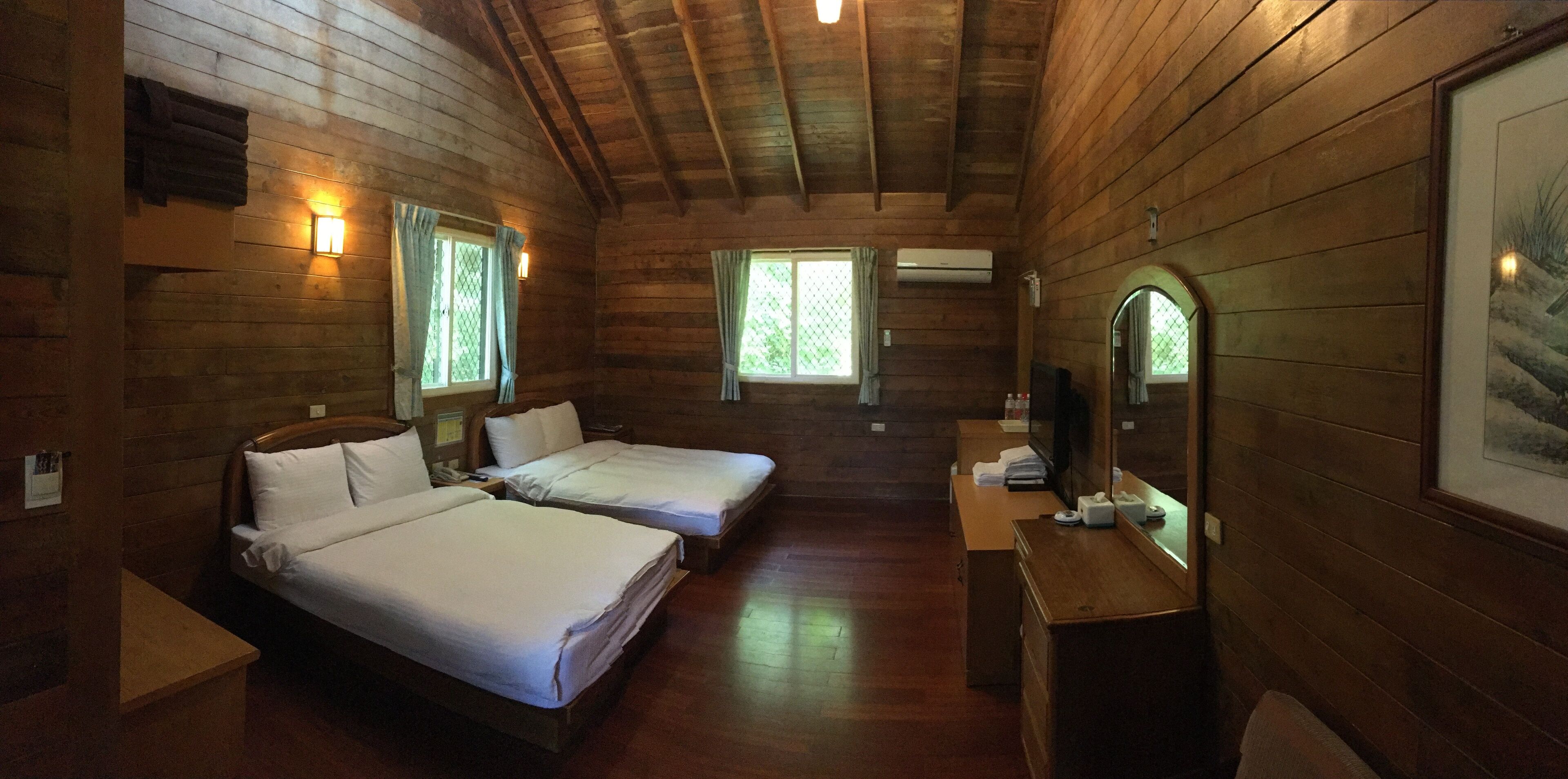 signature chalet (4pax) | desk, free wifi, bed sheets