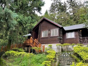 Signature-Chalet (4PAX)