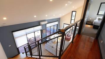 House, 5 Bedrooms | Living area | LCD TV
