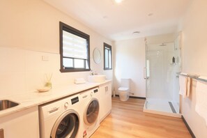 House, 5 Bedrooms | Bathroom | Shower, hair dryer, towels, soap - Cove View Retreat (St Helens)