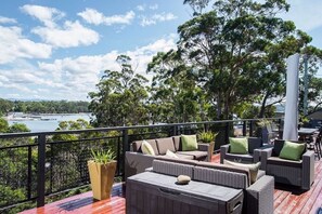 House, 5 Bedrooms | Balcony - Cove View Retreat (St Helens)
