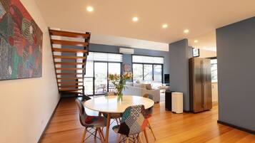 House, 5 Bedrooms | Living area | LCD TV