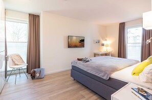 2 bedrooms, desk, travel crib, WiFi