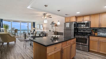 Condo, 1 Bedroom | Private kitchen