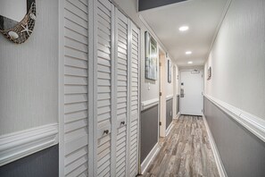 Condo, 1 phòng ngủ | Nội thất