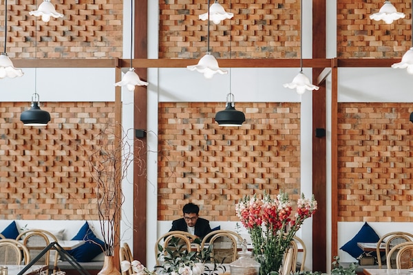 Lunch, dinner and brunch served