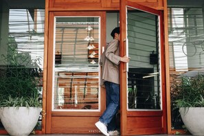 Serveert lunch, diner en brunch