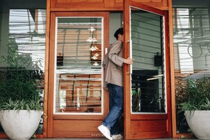 供应午餐、晚餐和早午餐