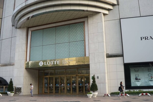 تفاصيل الفندق من الخارج