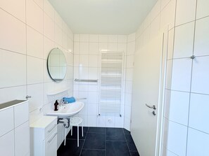 Douche, sèche-cheveux