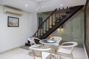 위성 채널 시청이 가능한 32인치 LED TV, TV