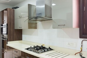 Fridge, microwave, oven, stovetop - Under My Roof Superio (New Delhi)