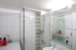 Haartrockner, Seife, Shampoo, Toilettenpapier